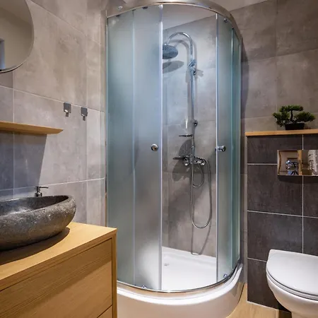 V Chate Besnik - Apartament *