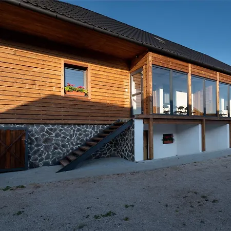 Apartament V Chate Besnik -